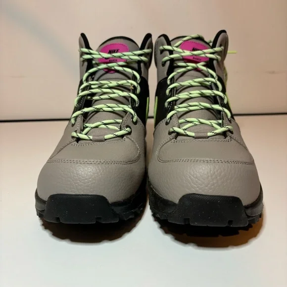 Nike manoa green online